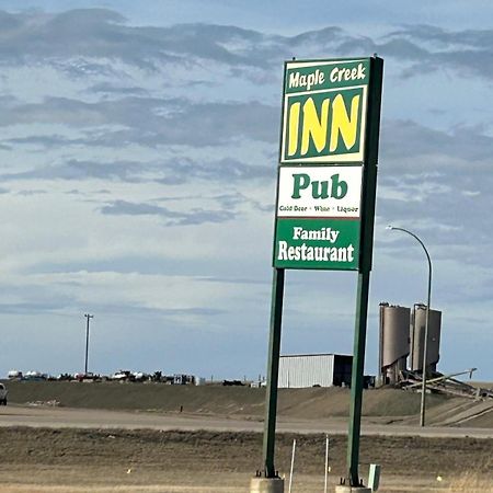 Maple Creek Motor Inn Екстер'єр фото
