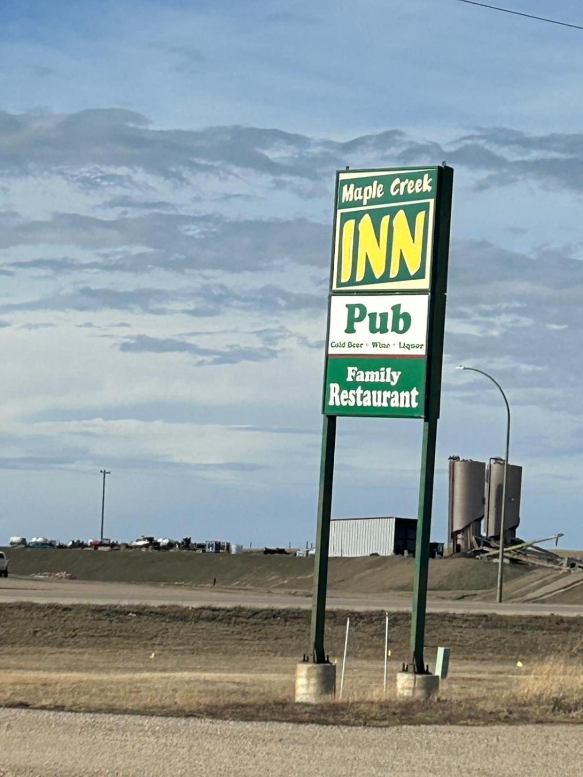 Maple Creek Motor Inn Екстер'єр фото