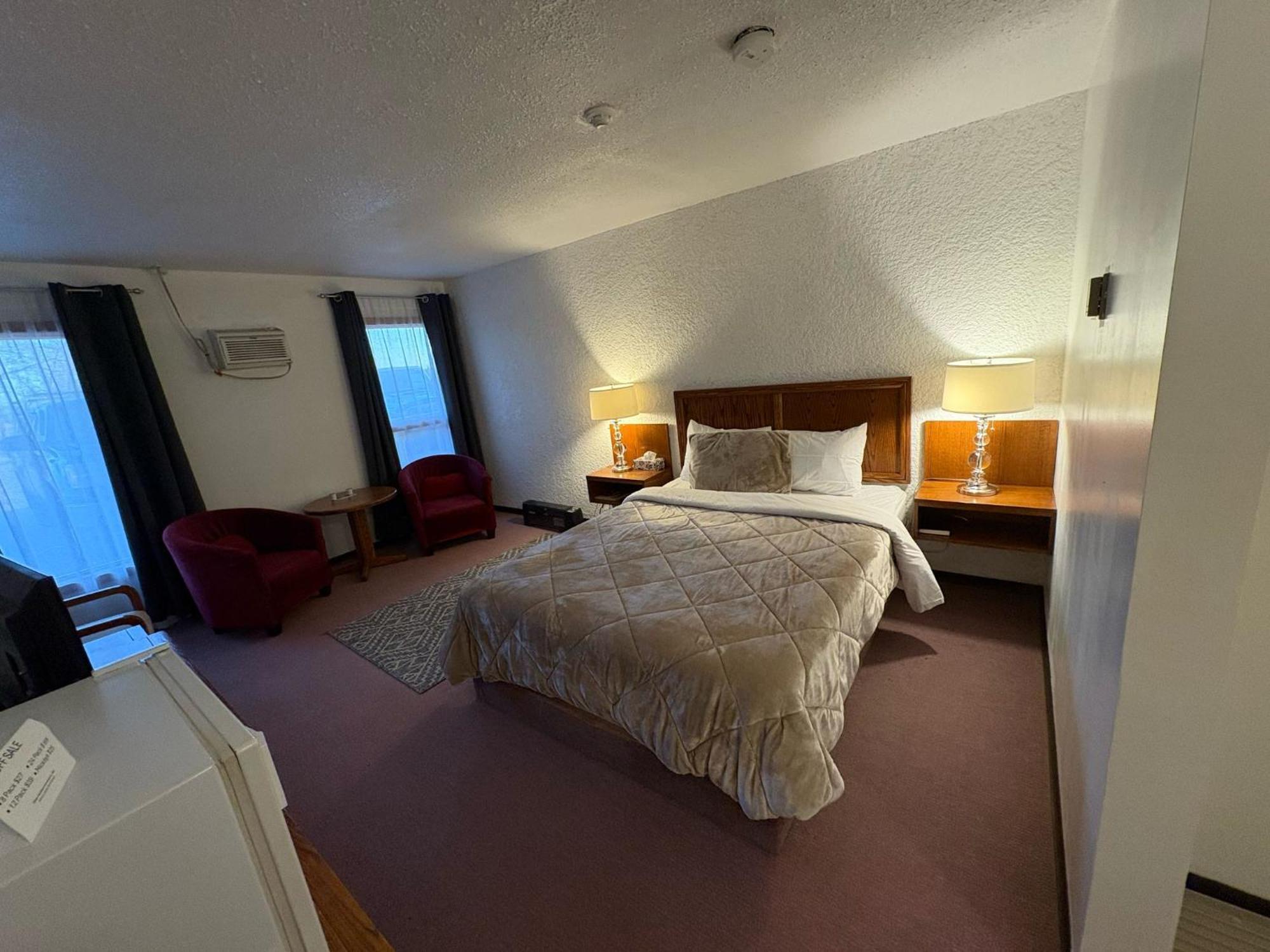 Maple Creek Motor Inn Екстер'єр фото
