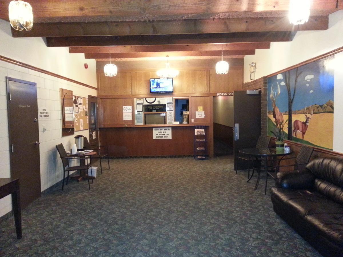 Maple Creek Motor Inn Екстер'єр фото