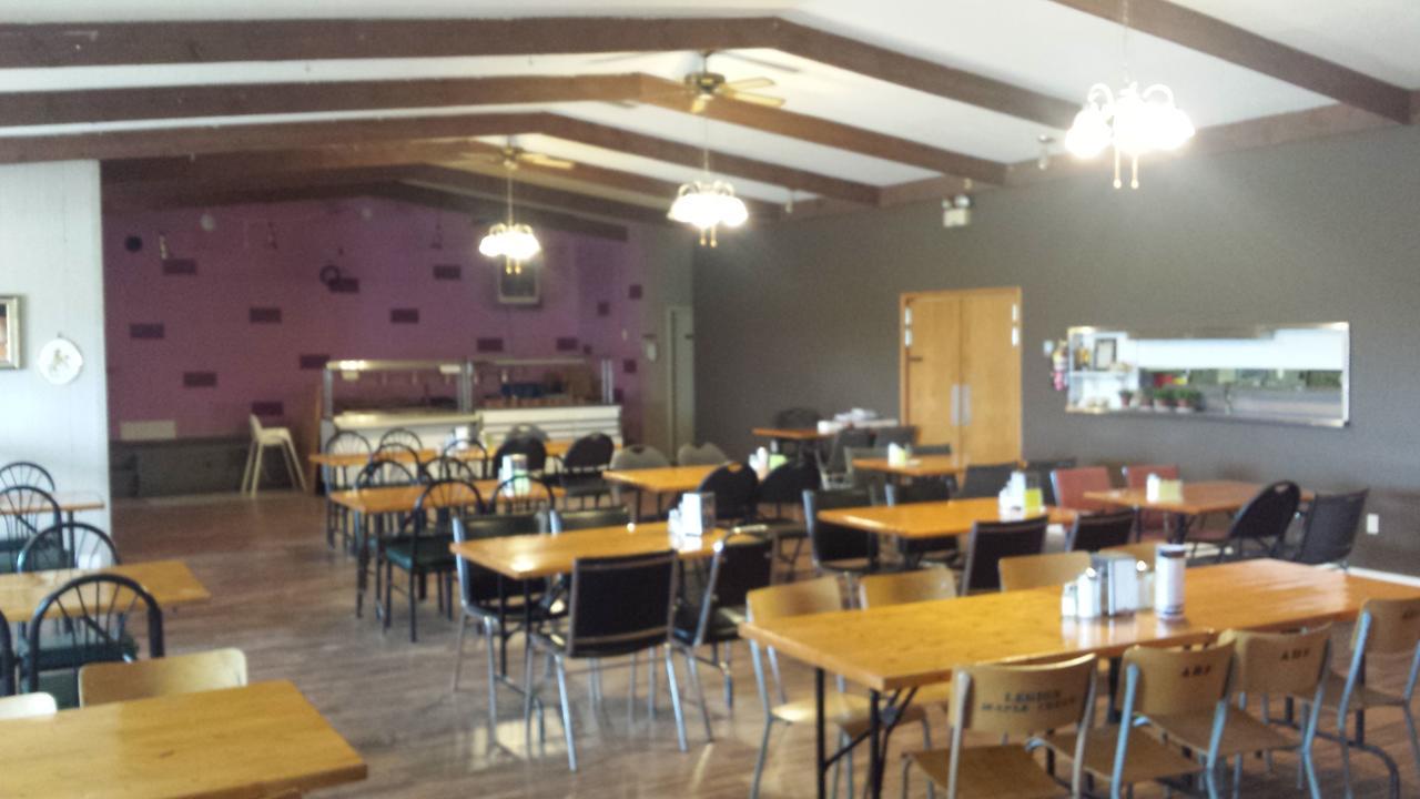 Maple Creek Motor Inn Екстер'єр фото
